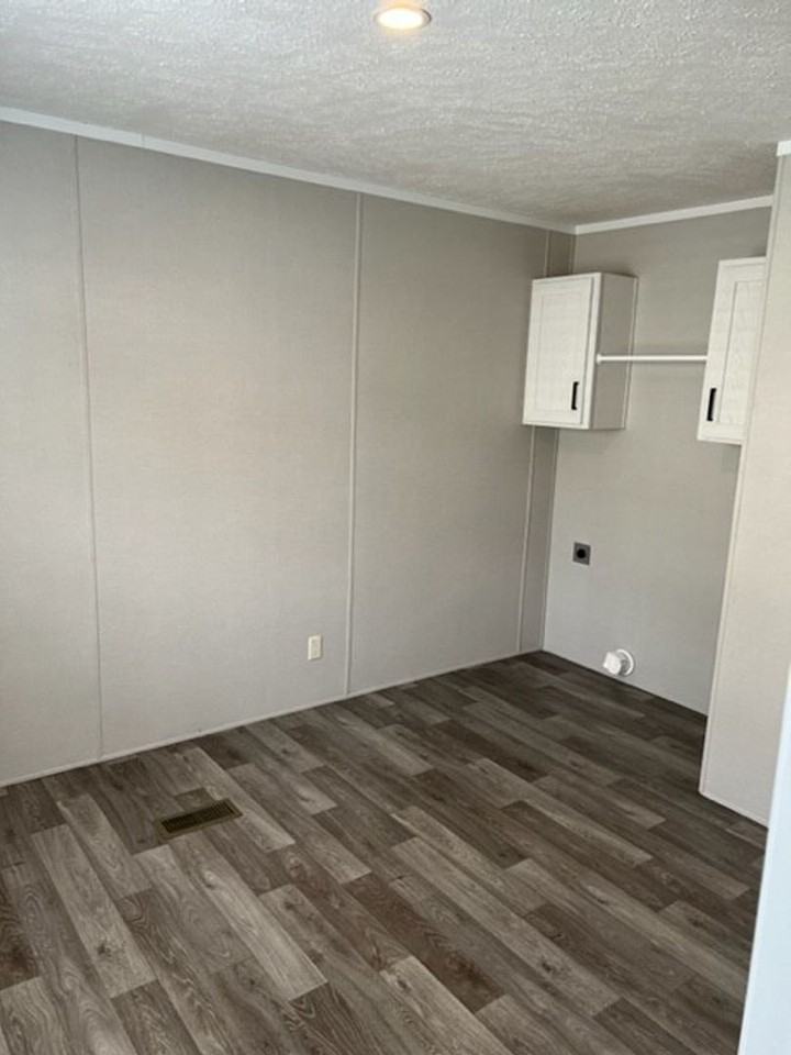 3011 Garfield Rd N - Photo 3 of 5