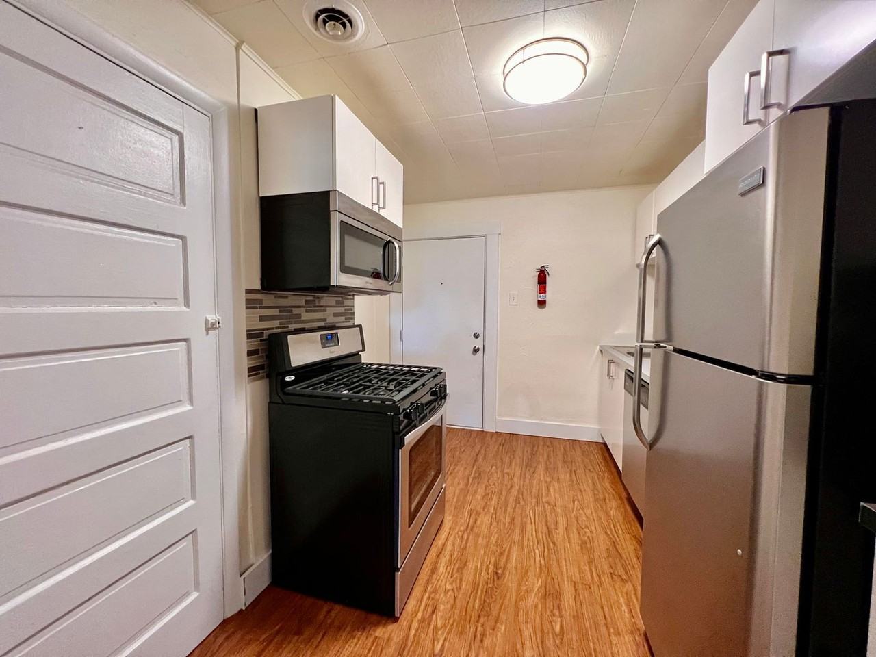 526 E 9th Ave Fl 2 - Photo 4 of 17