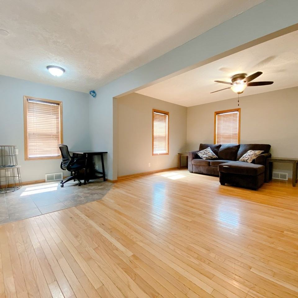 2728 Sharon Dr - Photo 4 of 42