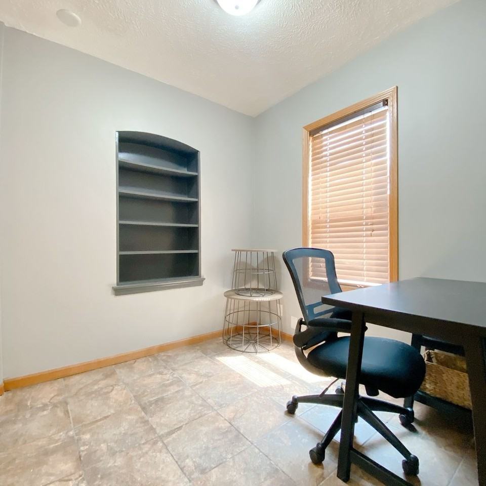 2728 Sharon Dr - Photo 5 of 42