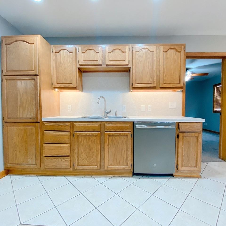 2728 Sharon Dr - Photo 6 of 42