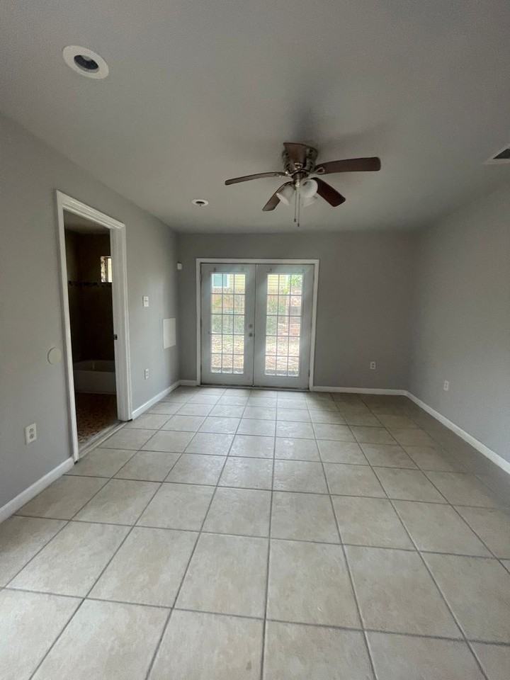 5700 Campus Blvd - Photo 2 of 29
