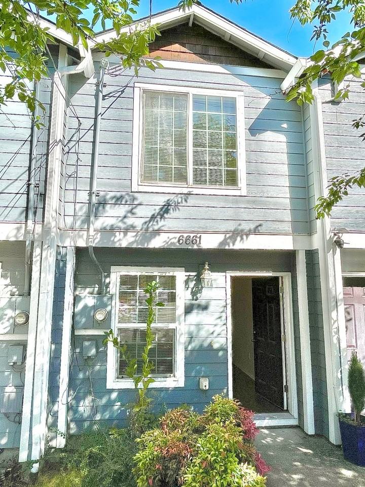 6661 N Columbia Way - Photo 3 of 21