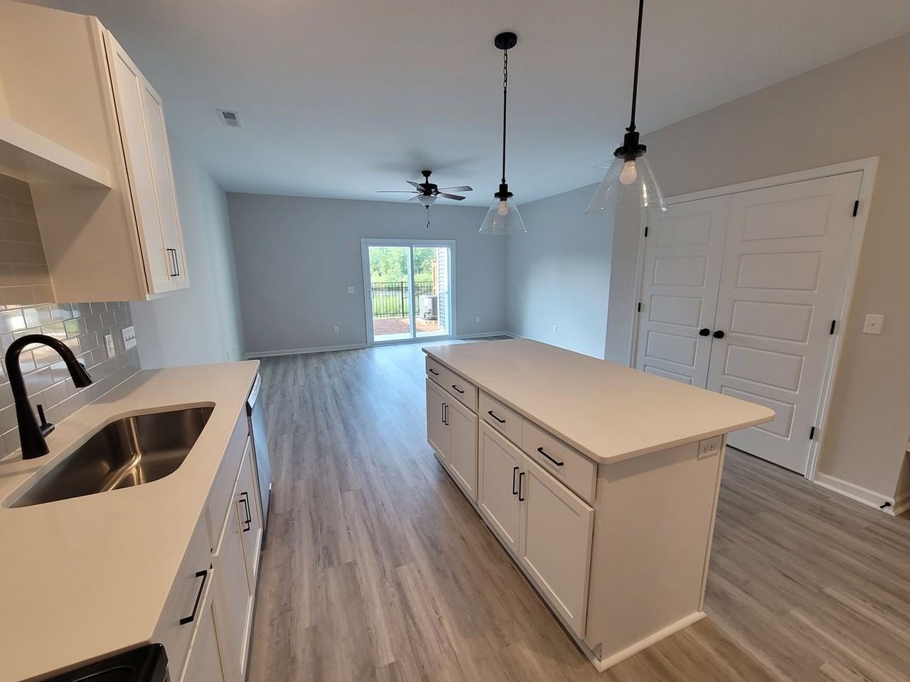 8381 Paramount Pt - Photo 5 of 22