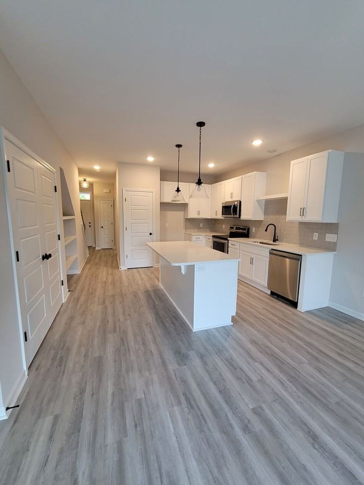 8381 Paramount Pt - Photo 6 of 22