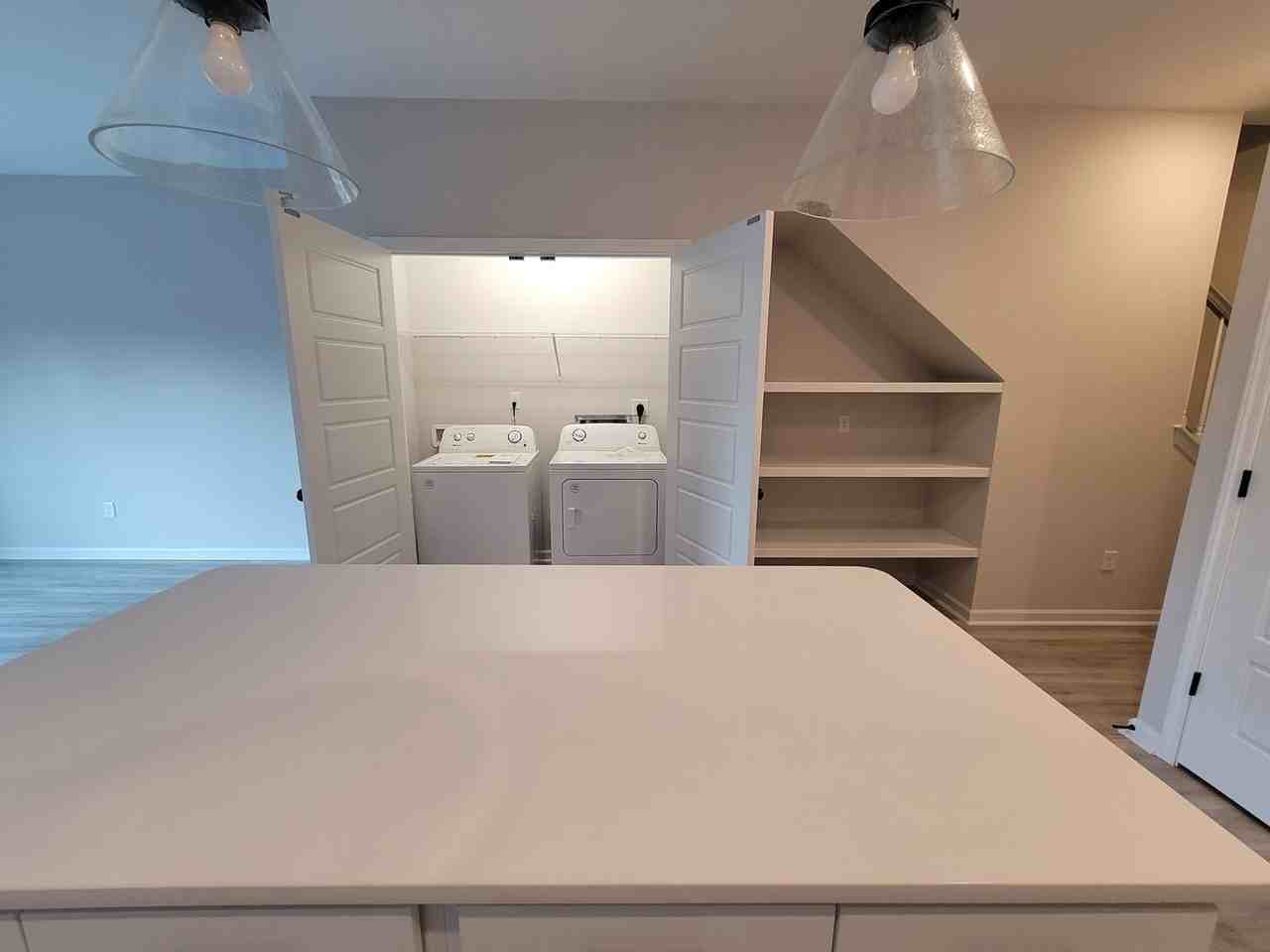 8381 Paramount Pt - Photo 7 of 22