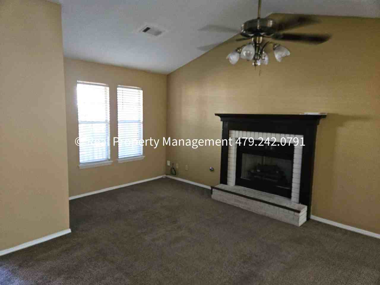 705 J St - Photo 4 of 19