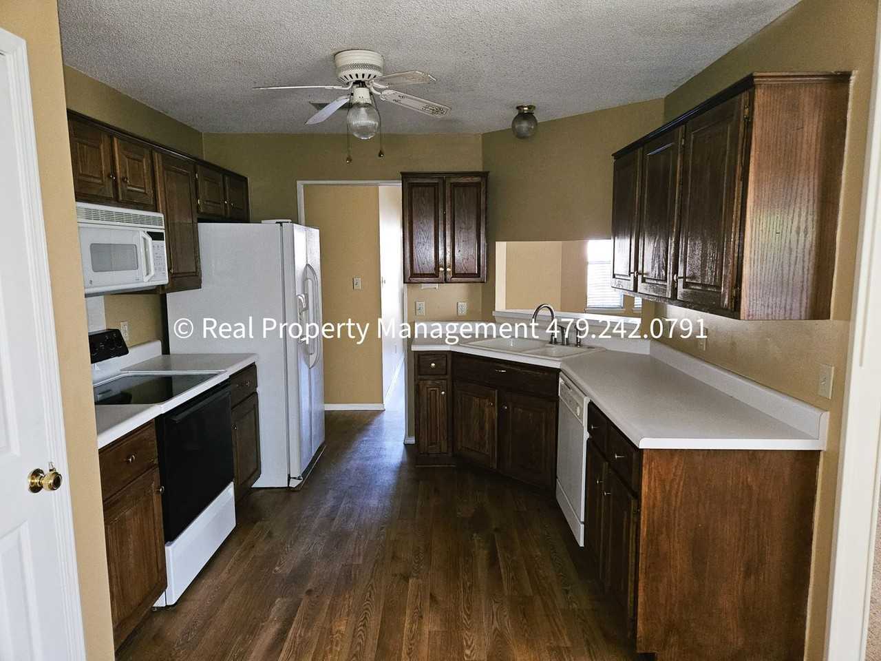 705 J St - Photo 7 of 19