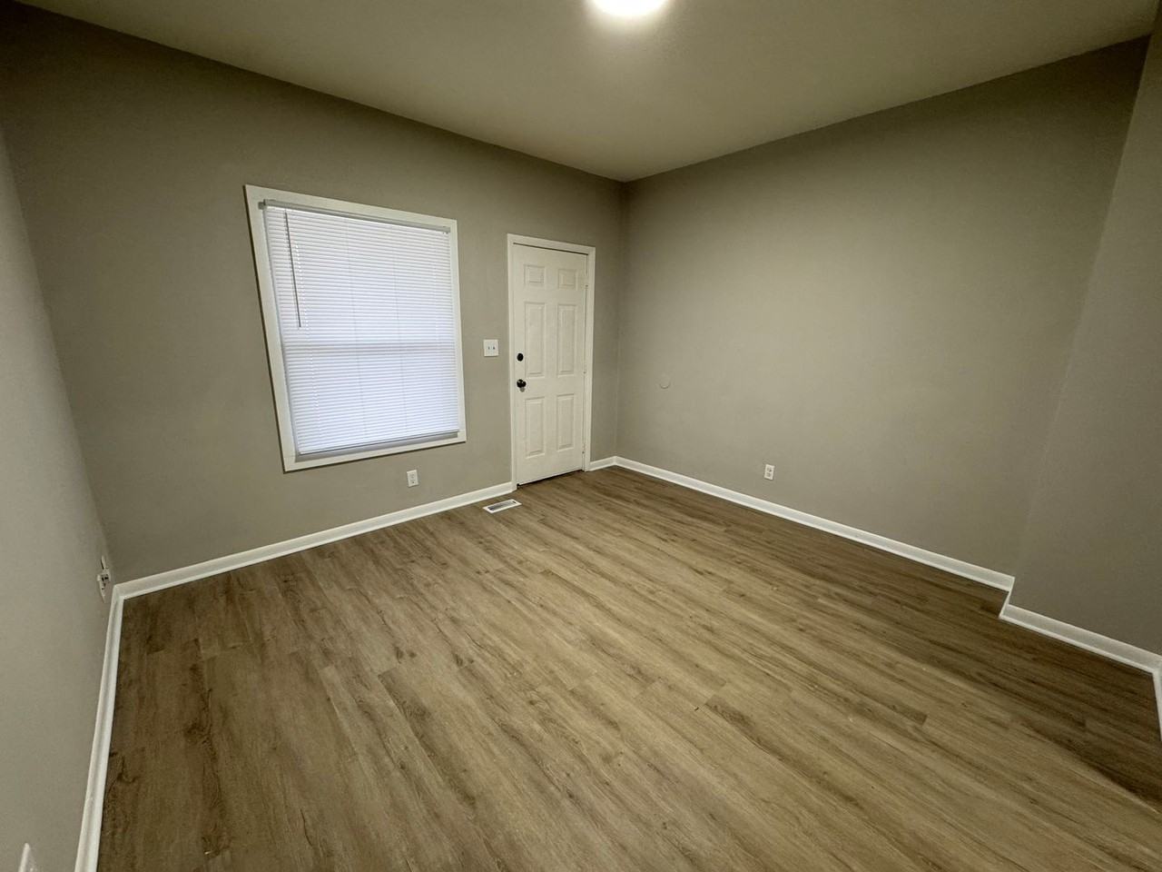 1132 N Oxford St - Photo 4 of 18
