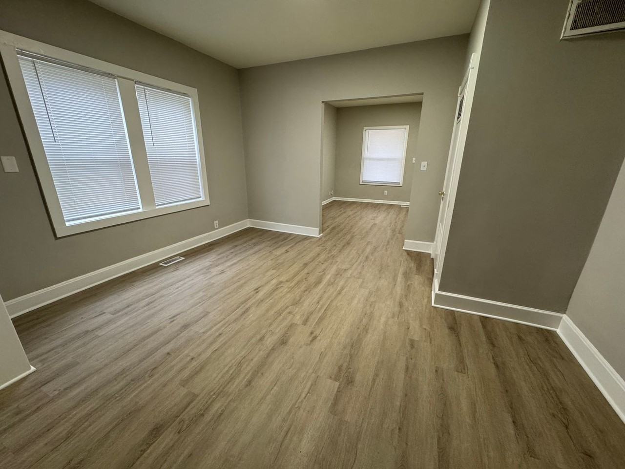 1132 N Oxford St - Photo 6 of 18