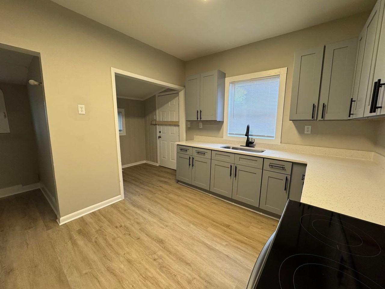 1132 N Oxford St - Photo 7 of 18