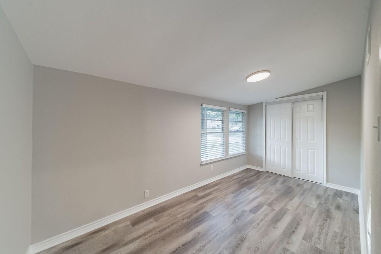 5739 Skylane Dr - Photo 7 of 37