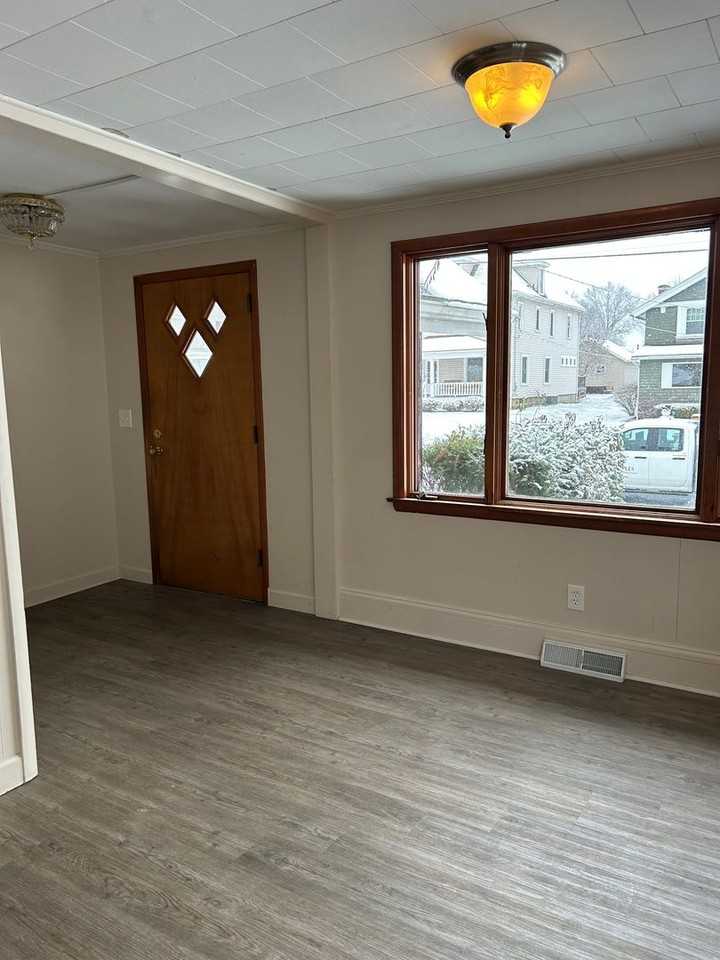 324 Woodland Ave - Photo 3 of 11