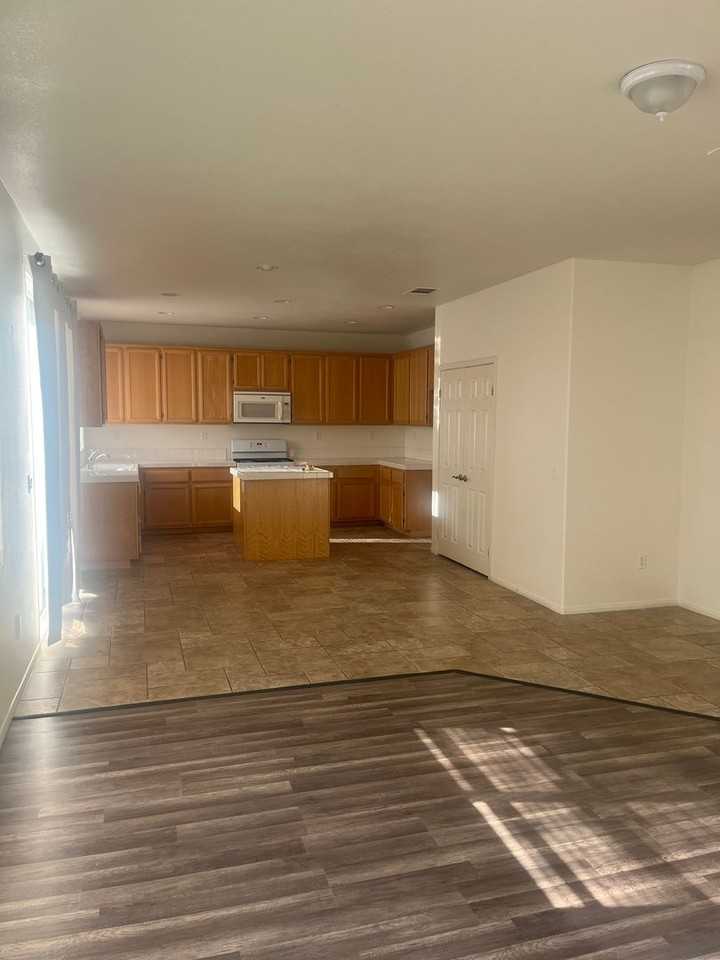 34006 Leon St - Photo 3 of 7