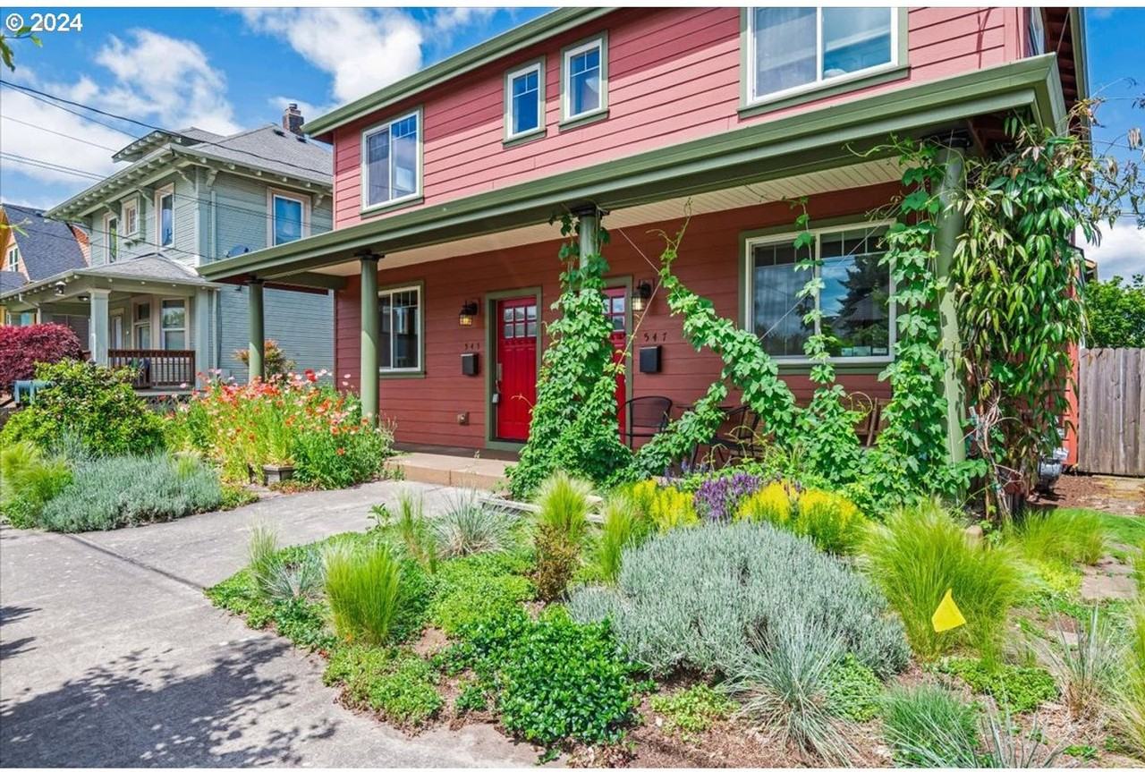 545 Ne Jessup St - Photo 2 of 37