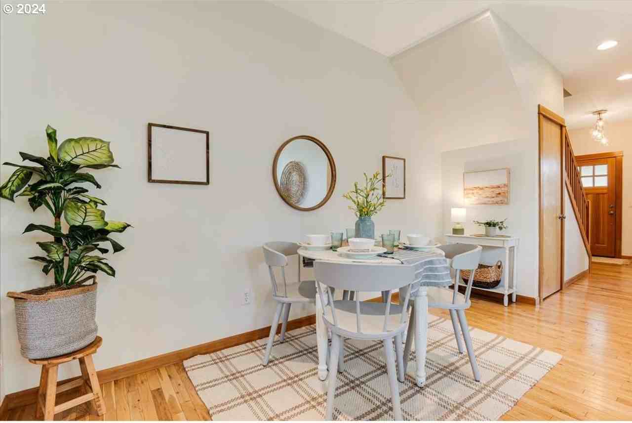 545 Ne Jessup St - Photo 5 of 37