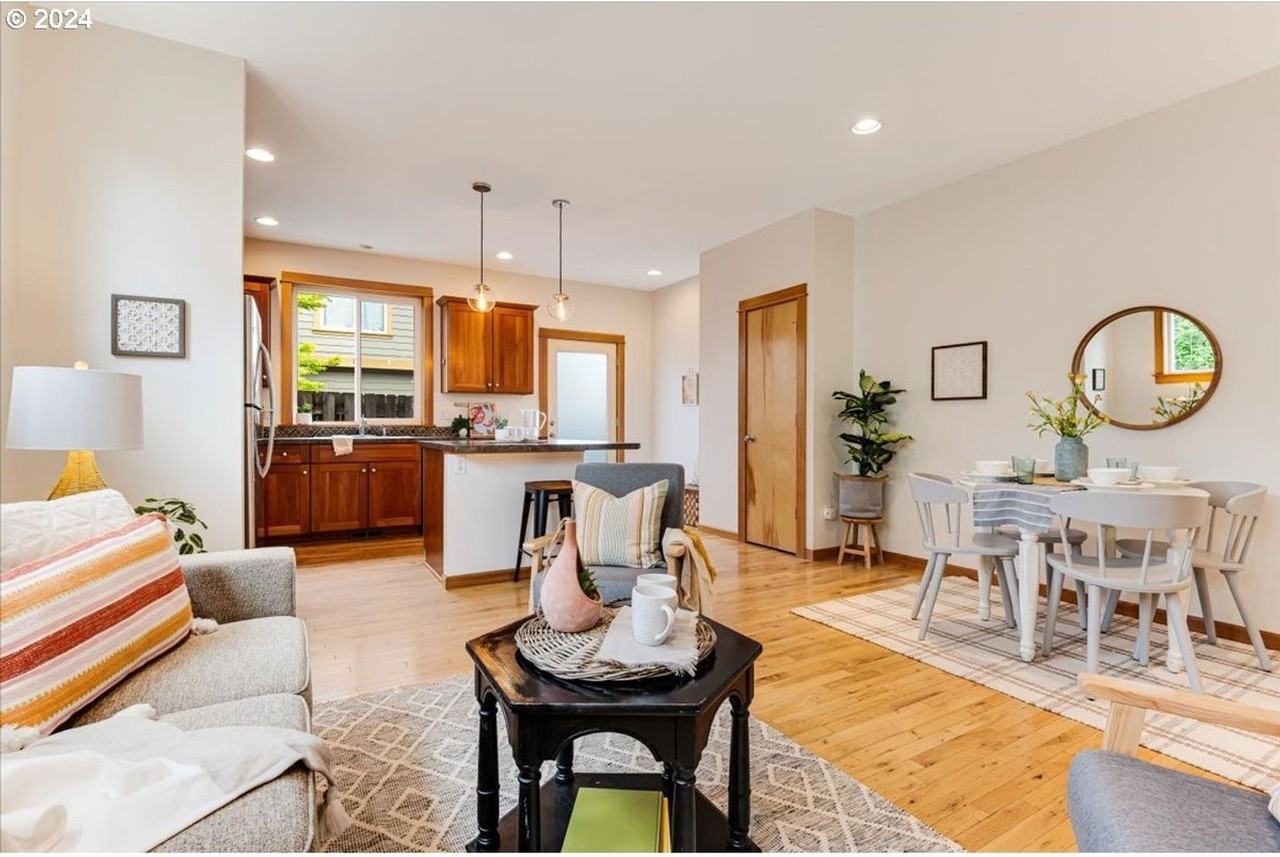 545 Ne Jessup St - Photo 7 of 37