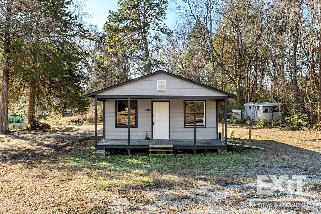 200 Elm Hill Dr - Photo 2 of 15