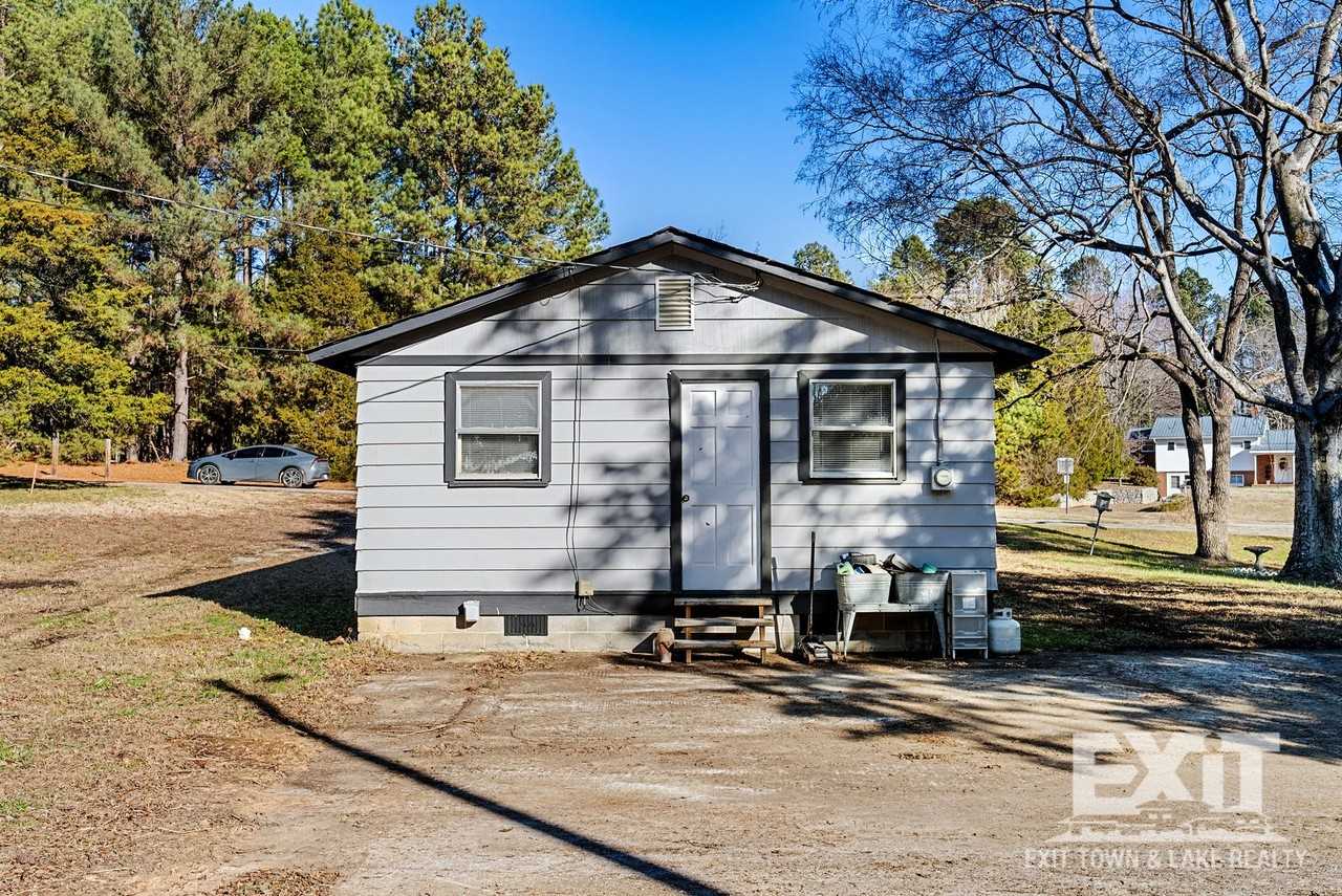 200 Elm Hill Dr - Photo 3 of 15
