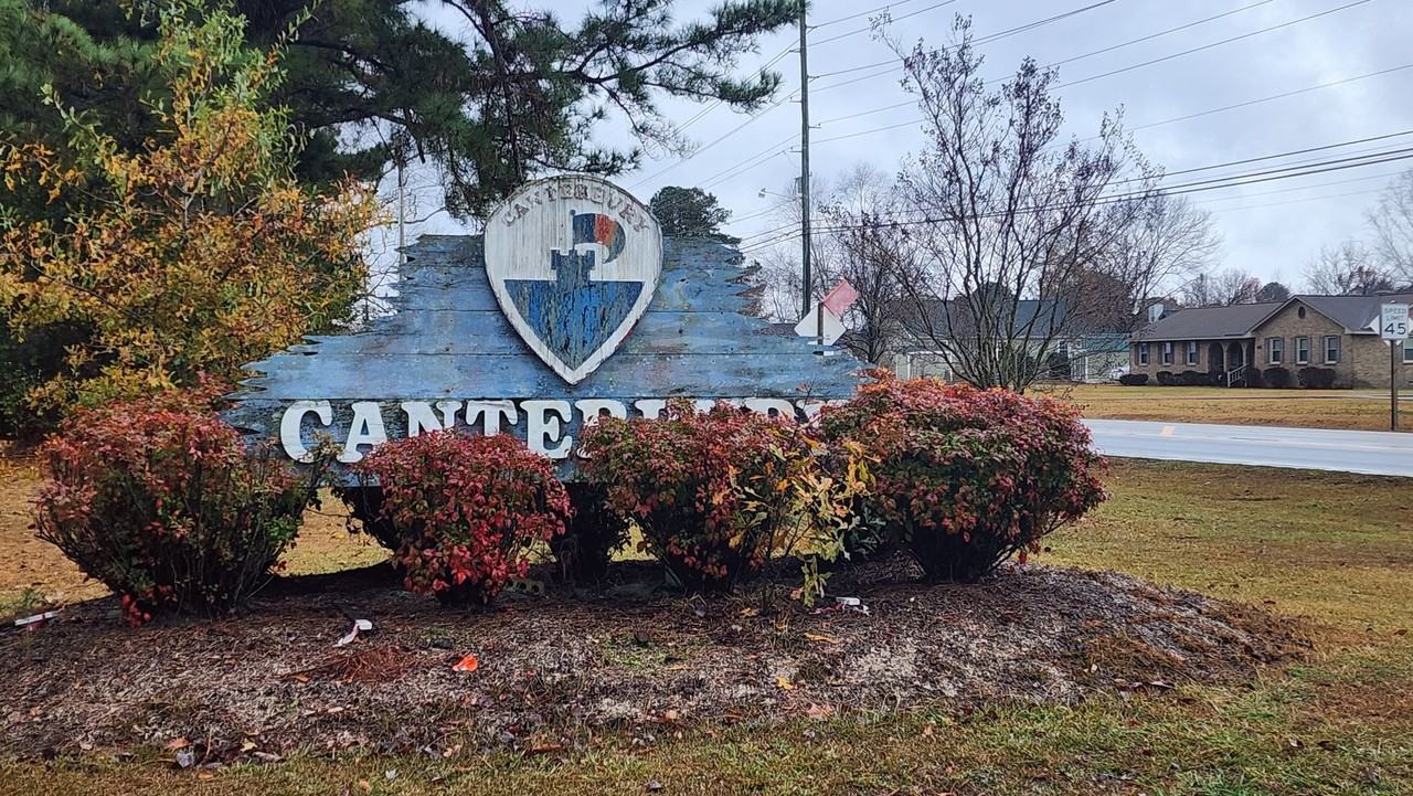 567 Chaucer Dr - Photo 3 of 39