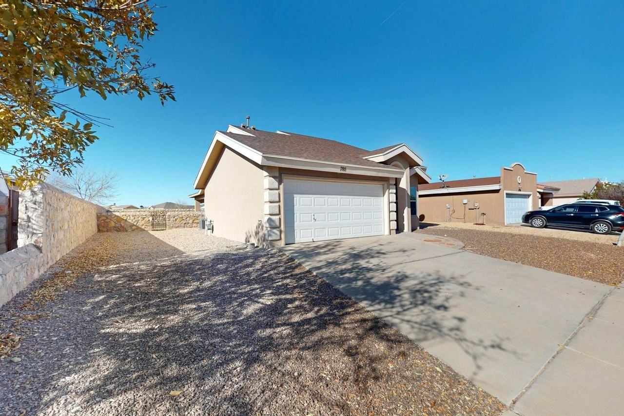 780 Desert Spring Dr - Photo 4 of 41