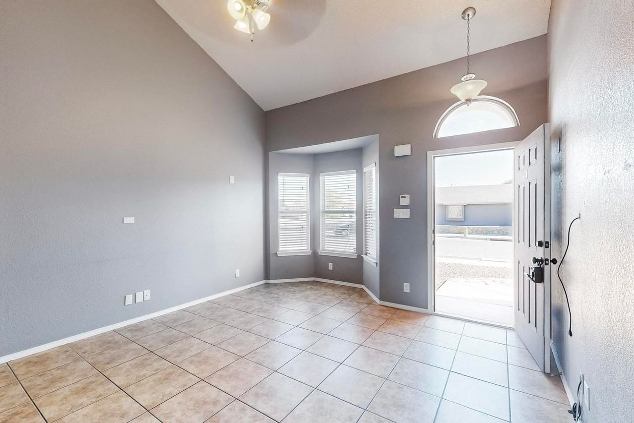 780 Desert Spring Dr - Photo 7 of 41