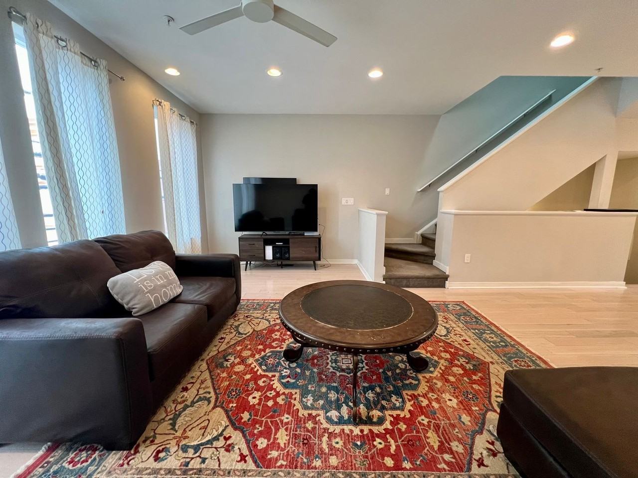 606 W Jefferson St - Photo 4 of 34