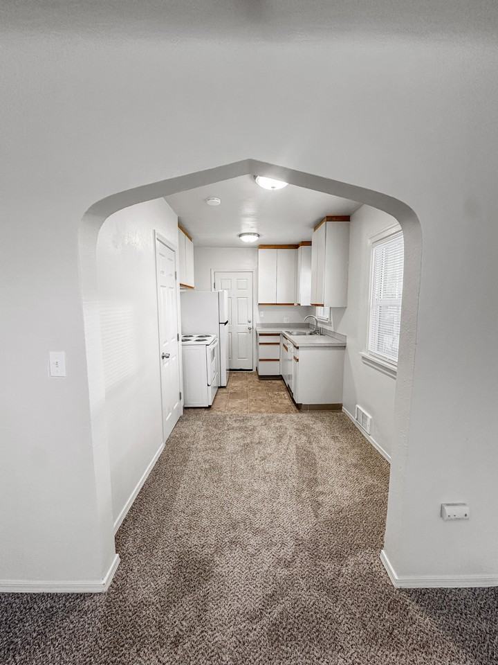 241 5th Street - Photo 3 of 9