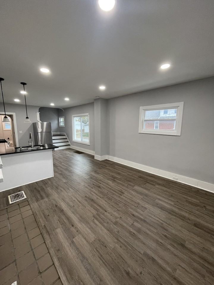 1249 Oakwood Avenue - Photo 2 of 19