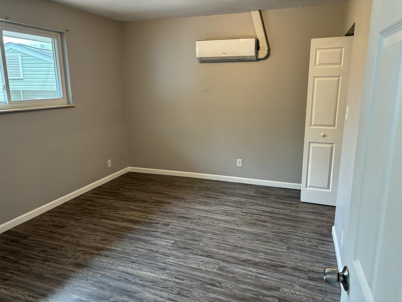 747 East Red Bud Road - Photo 2 of 5