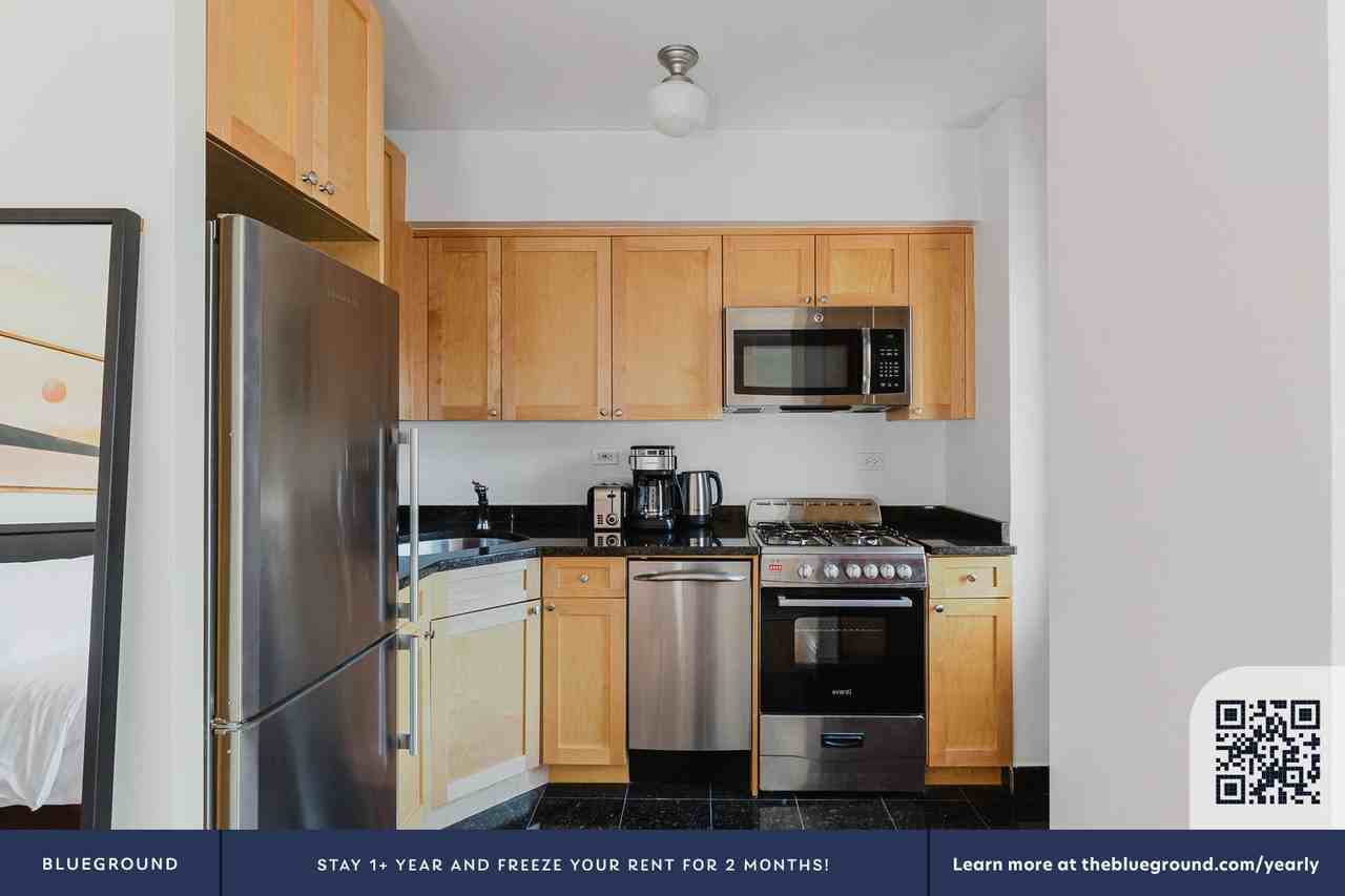 95 Christopher St #1681 - Photo 7 of 19