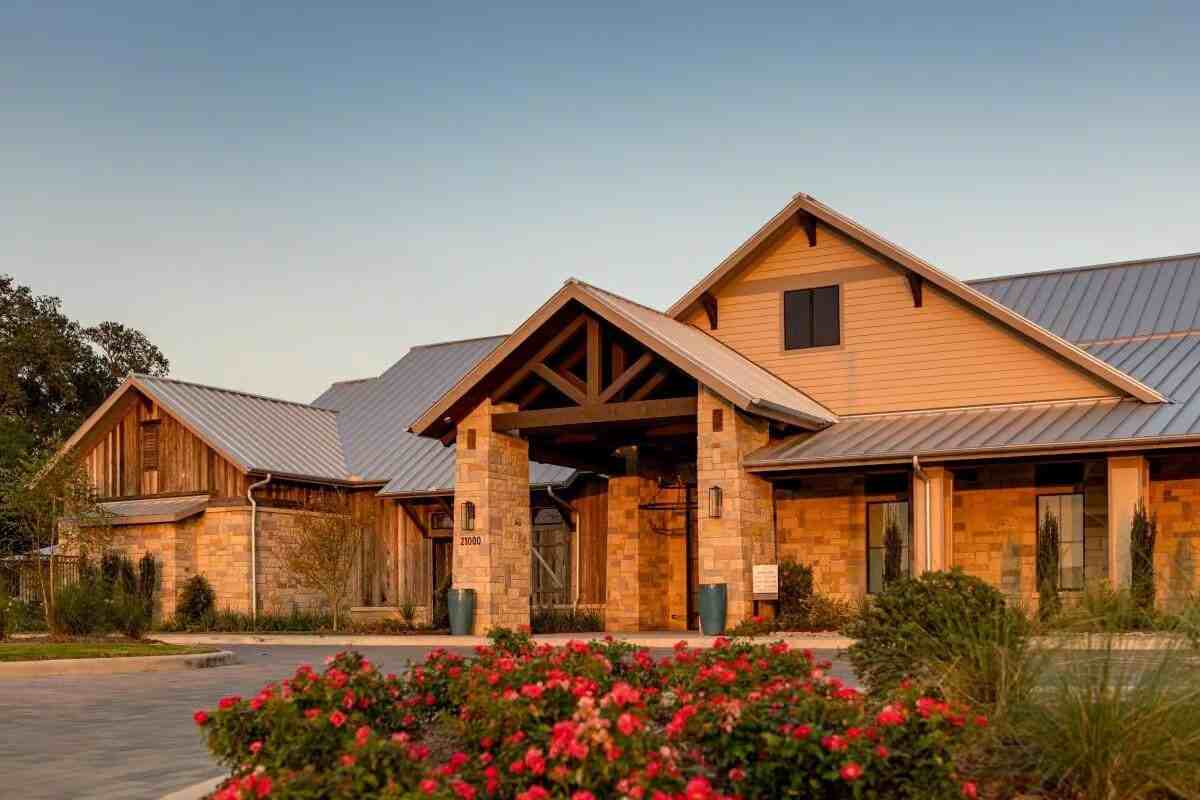 Savannah Oaks Apartments - Photo 2 of 50