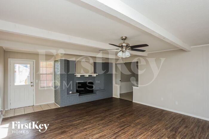 2108 Northcrest Dr - Photo 2 of 16