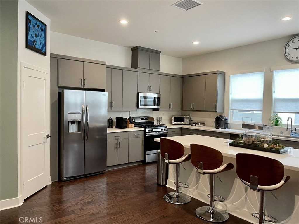 945 East Mason Lane - Photo 2 of 7