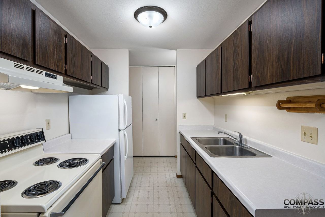 Half Moon Lake Apartments - Photo 3 of 37