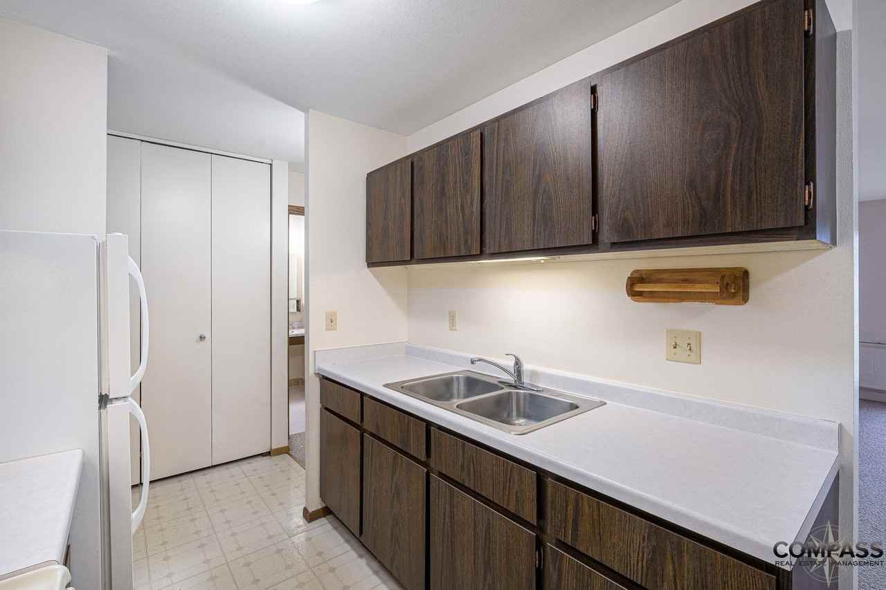 Half Moon Lake Apartments - Photo 5 of 37