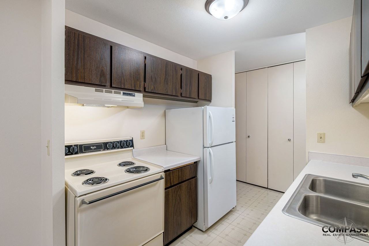 Half Moon Lake Apartments - Photo 6 of 37