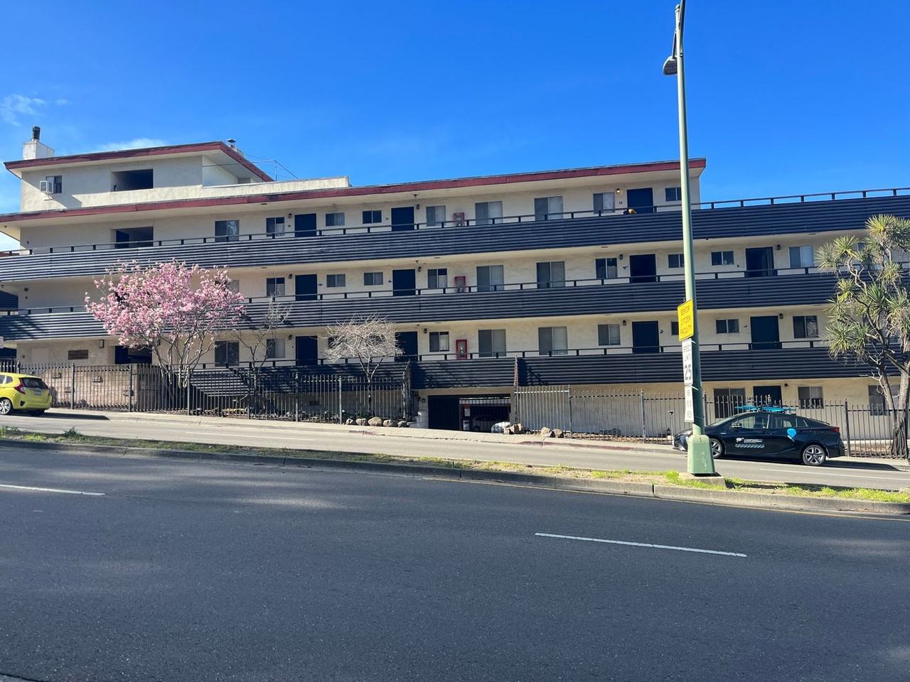 Grand at Rockridge (FKA Pleasant Valley Apts) - Photo 7 of 18