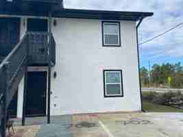 featured image of 923 Sanders Ln