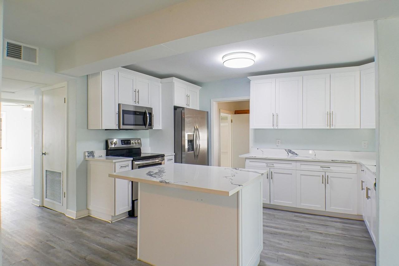 4370 Deleon St - Photo 3 of 18