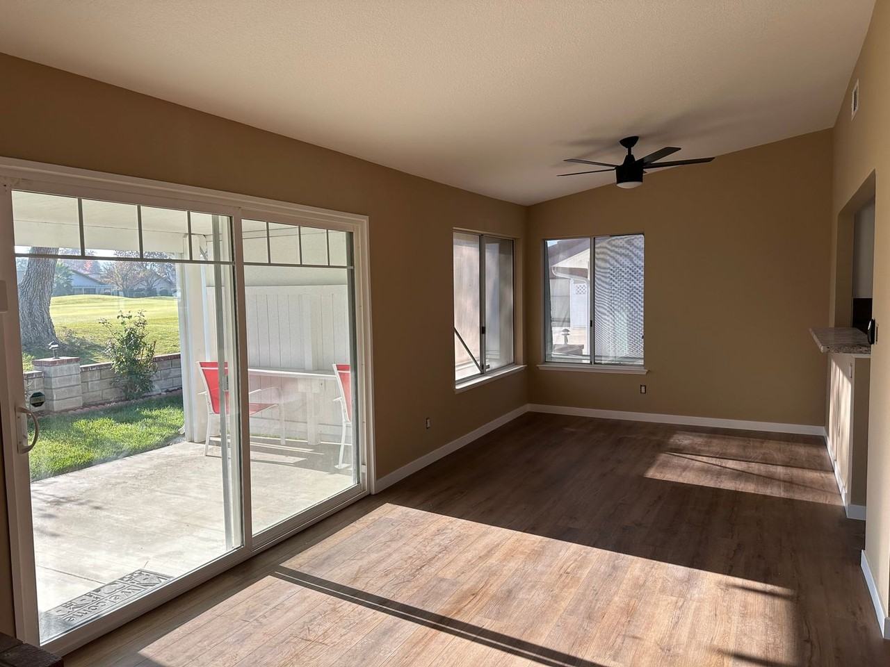 932 Torrey Pines Dr - Photo 4 of 17