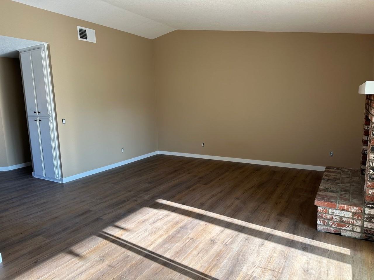 932 Torrey Pines Dr - Photo 5 of 17