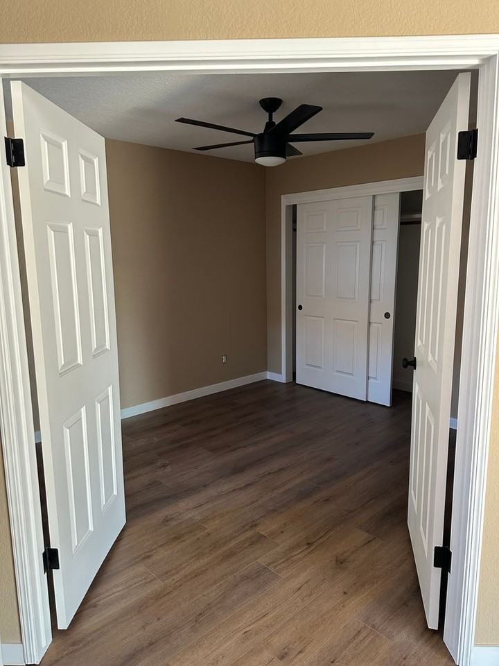 932 Torrey Pines Dr - Photo 6 of 17