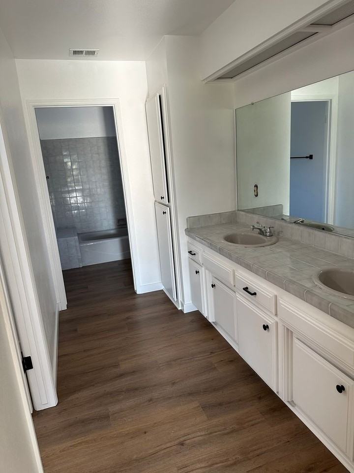 932 Torrey Pines Dr - Photo 7 of 17