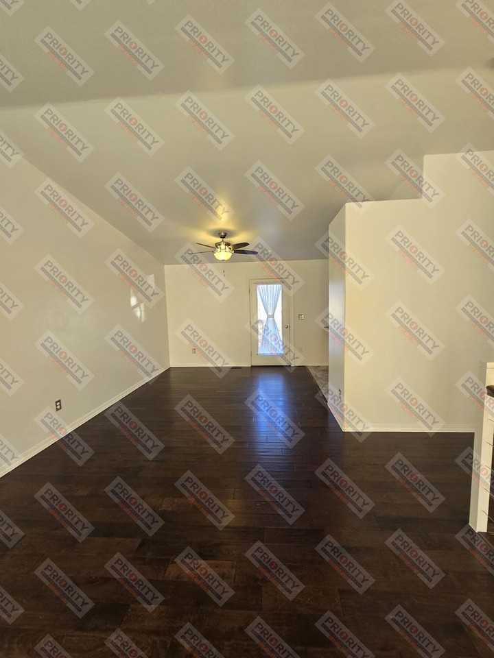 831 Sutherland Cove Ln - Photo 4 of 17