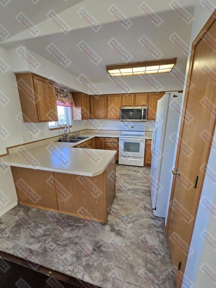 831 Sutherland Cove Ln - Photo 5 of 17
