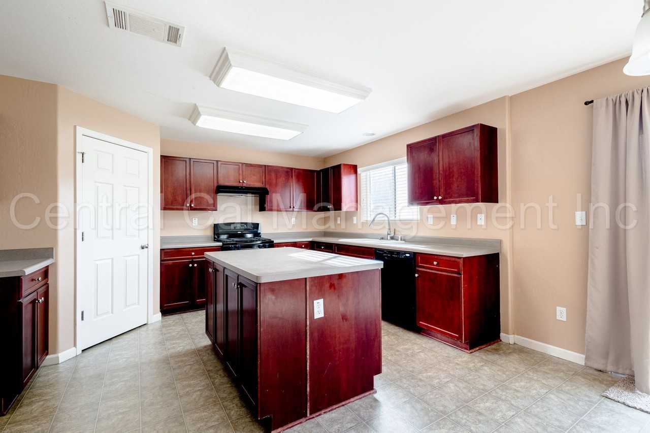11723 Holabird Ave - Photo 6 of 30