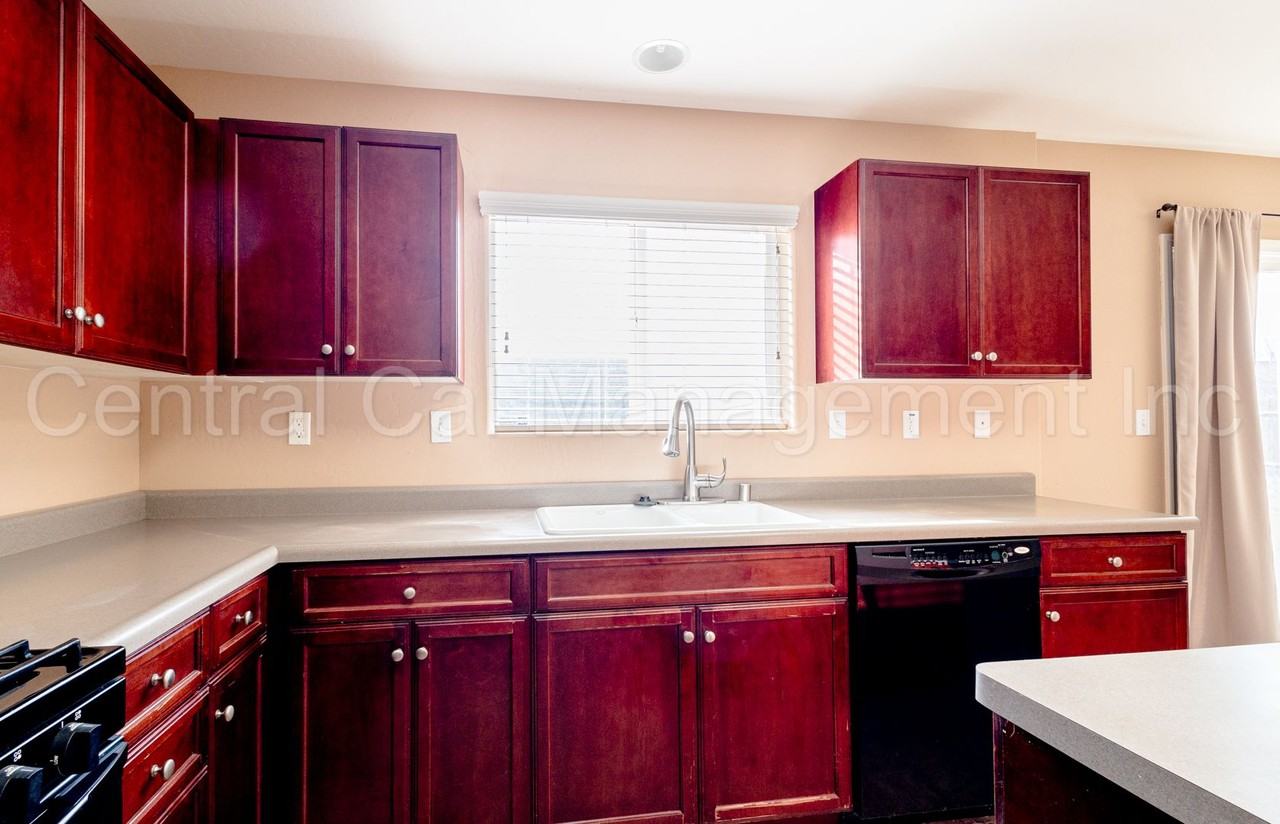 11723 Holabird Ave - Photo 7 of 30