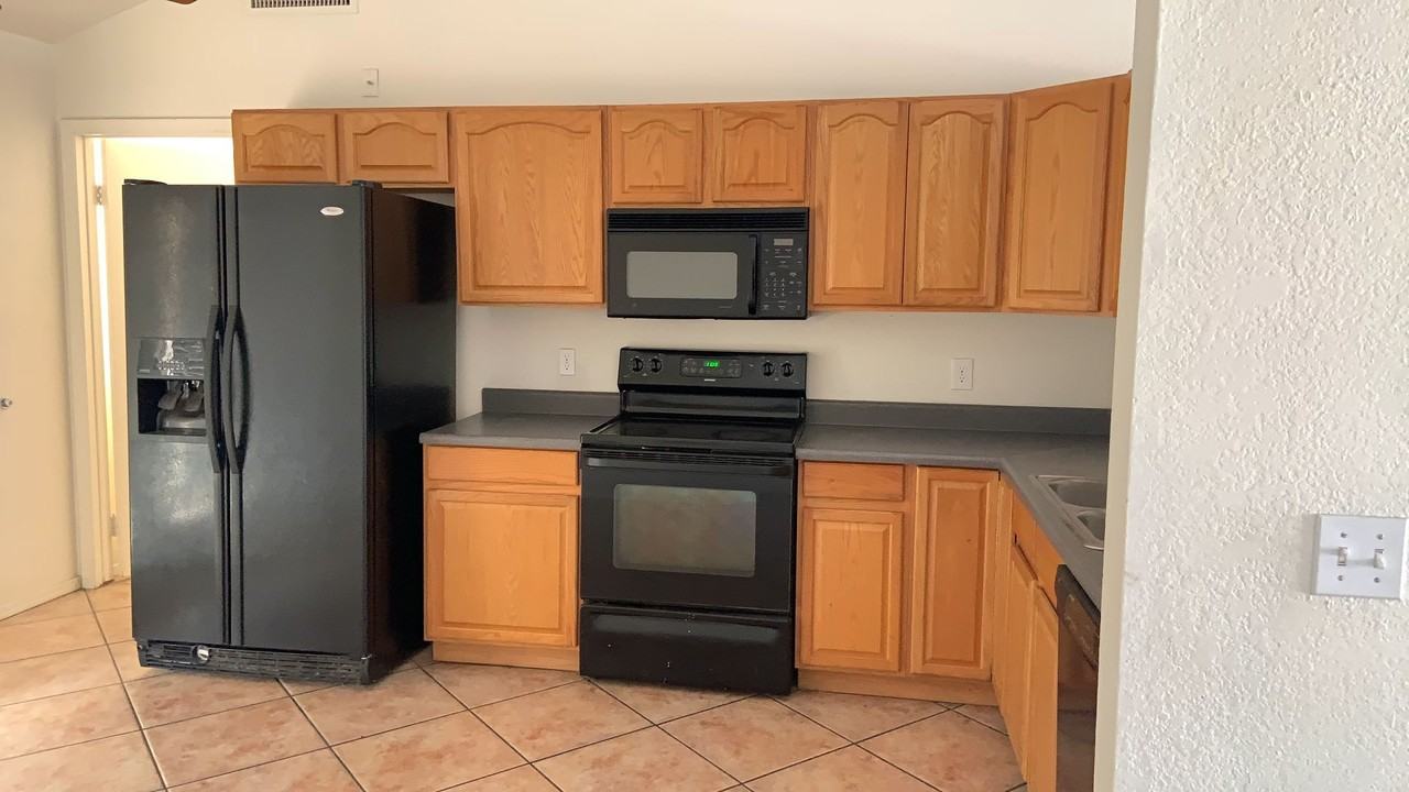 7301 W Georgia Ave - Photo 4 of 13