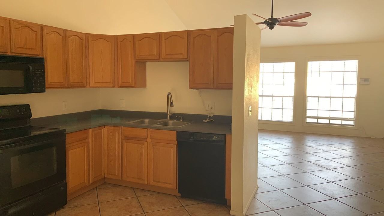7301 W Georgia Ave - Photo 5 of 13